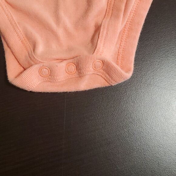 6-9 month onsie   - Picture 3 of 4